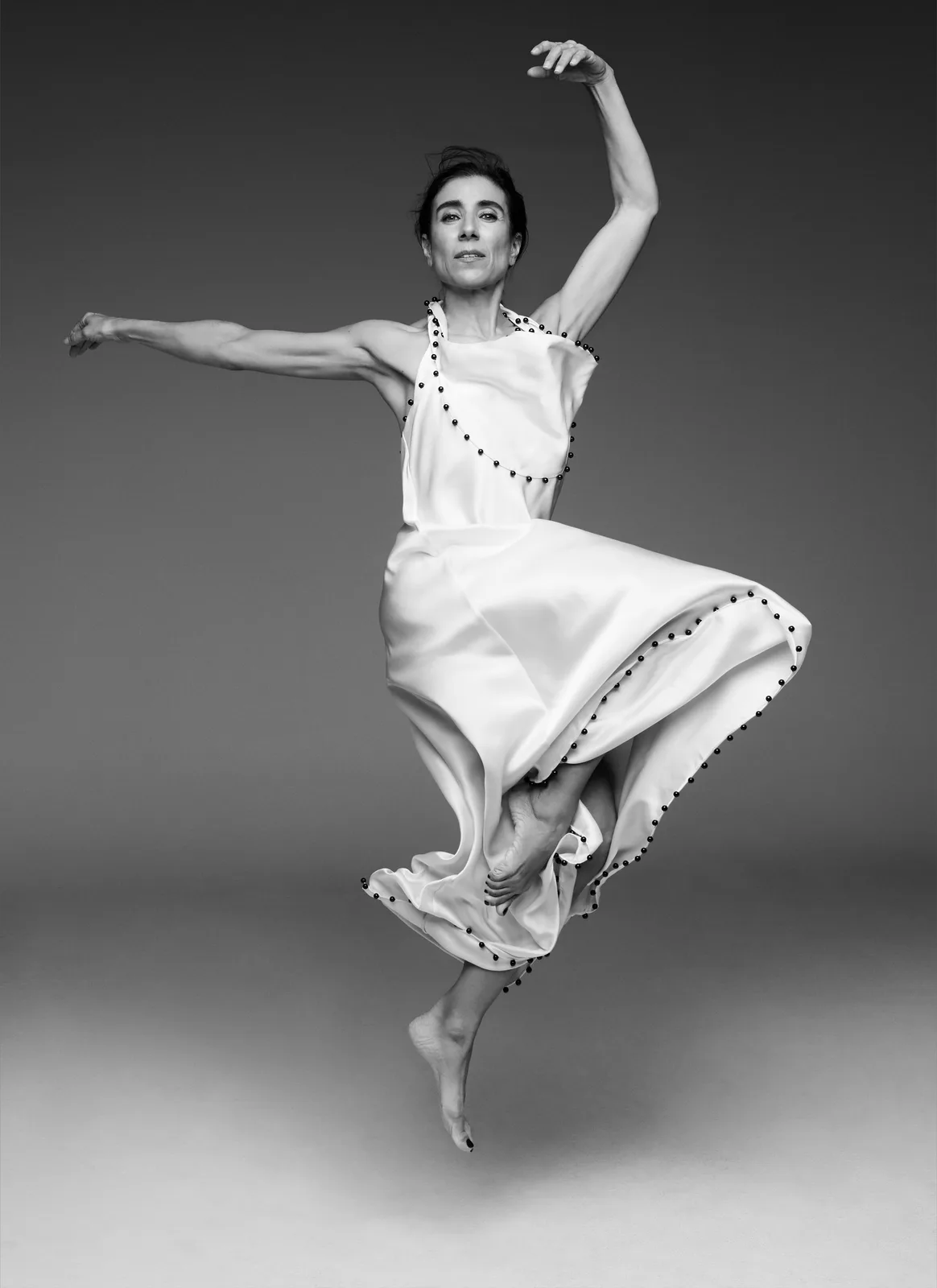 Blanca Li en mouvement, robe blanche